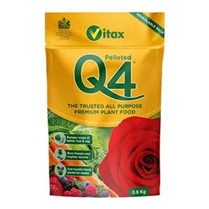 Vitax Q4 Pelleted Feed Pouch 0.9kg