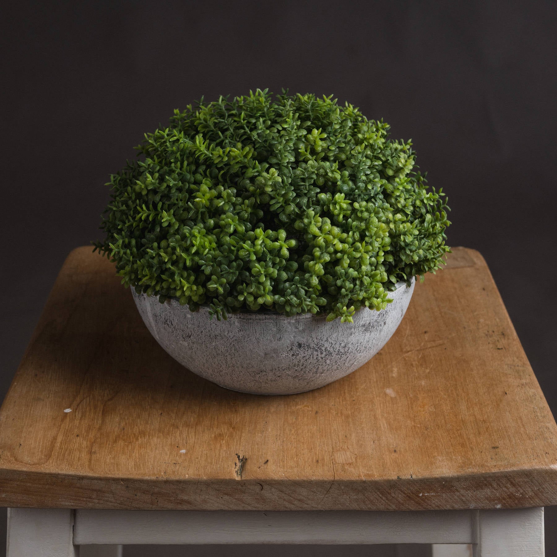 Hill Interiors Small Hebe Globe Pot