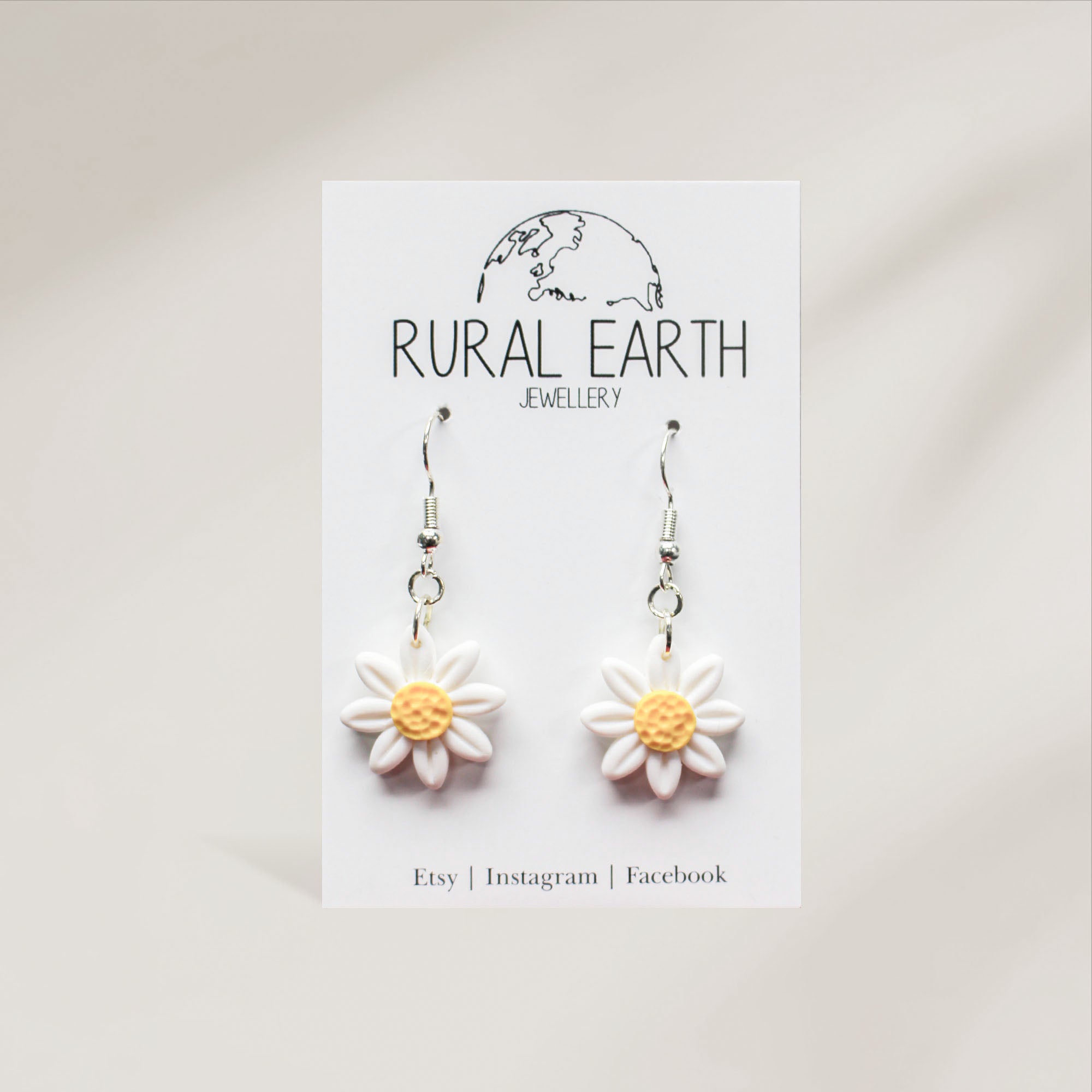 Rural Earth Medium Daisy Drop Earrings