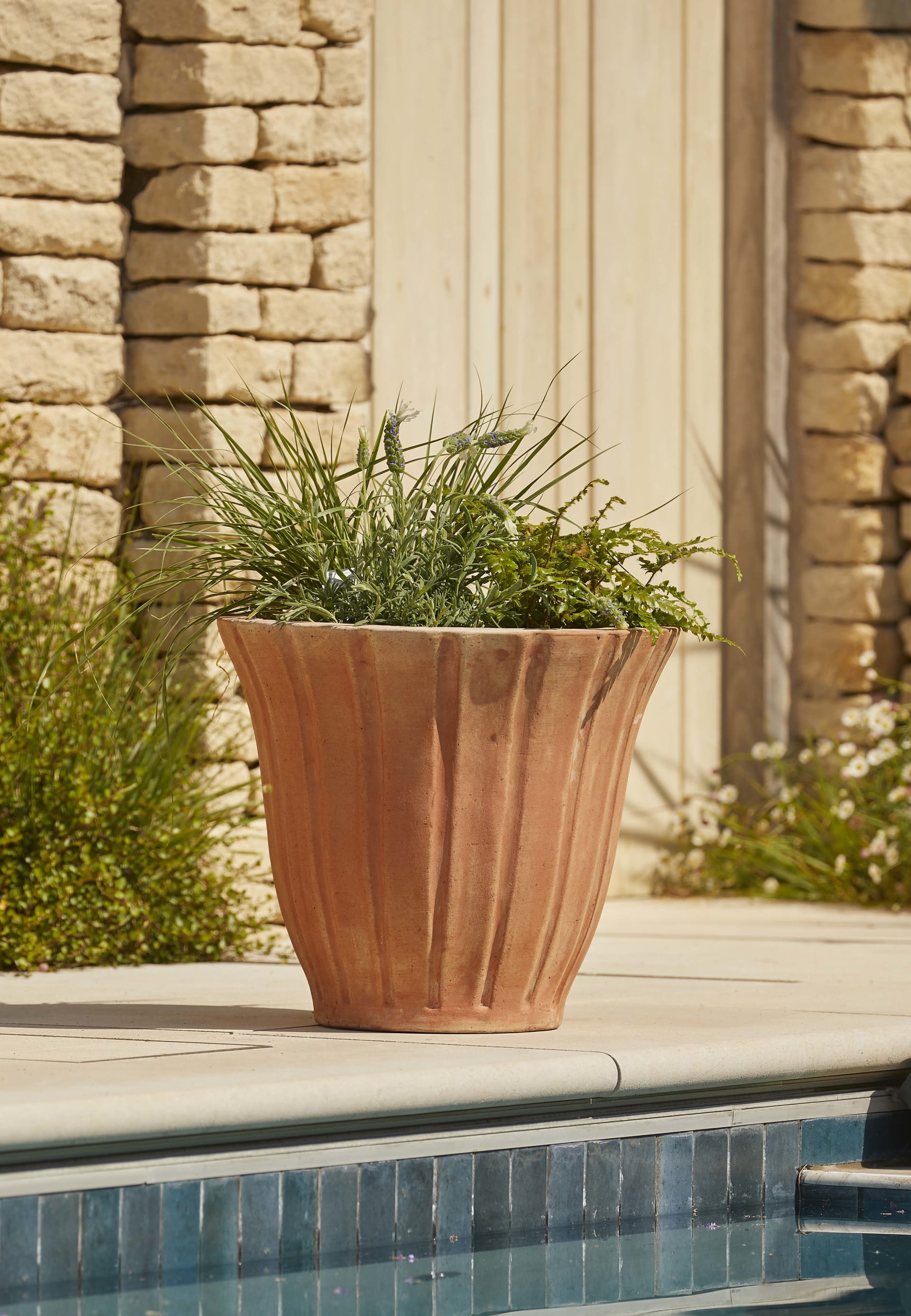 Montril Pot Terracotta