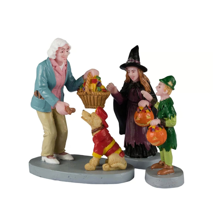 Lemax Everyone Gets A Treat Set Of 3