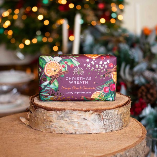 The English Soap Company Christmas Tidings Christmas Wreath Soap