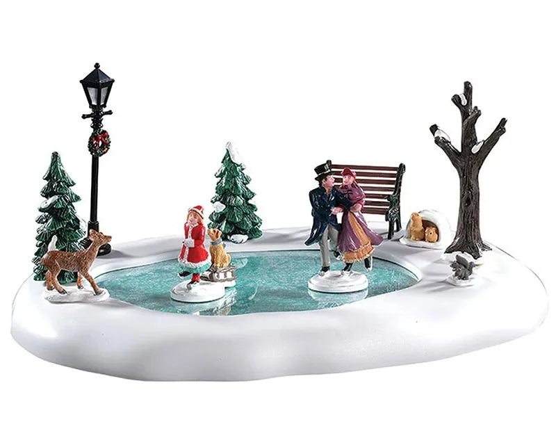Lemax Victorian Skaters B/O 94527