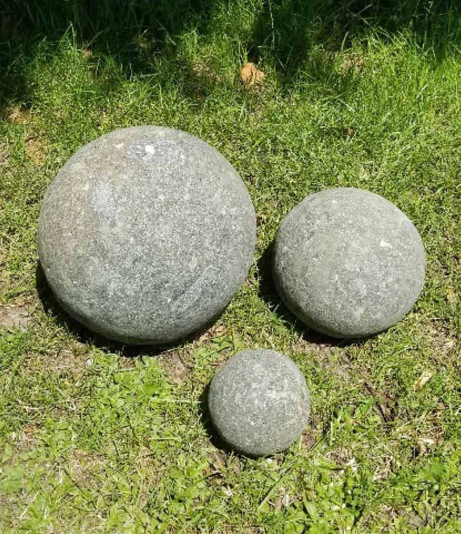 Tripod Stone Ball 10cm