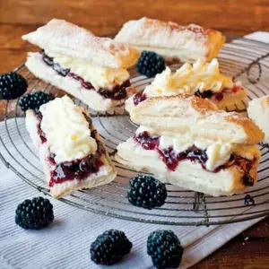 340g Fruity Blackberry Whole Fruit Jam - image 2