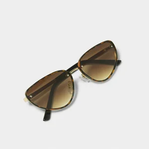 SAINT - TROPEZ SUNGLASSES | Brown Tortoiseshell | 4.3cm x 13.7cm x 14.5cm - image 2