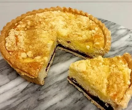 Ruby's Large Apple, Blackcurrant & Custard Crumble Tarts