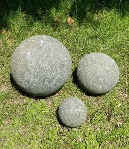 Tripod Stone Ball 10cm